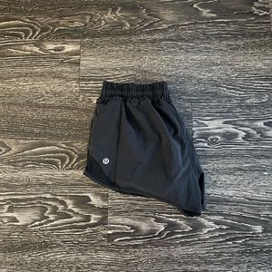 Lululemon Hotty Hot Low-Rise Lined Short 2.5”
